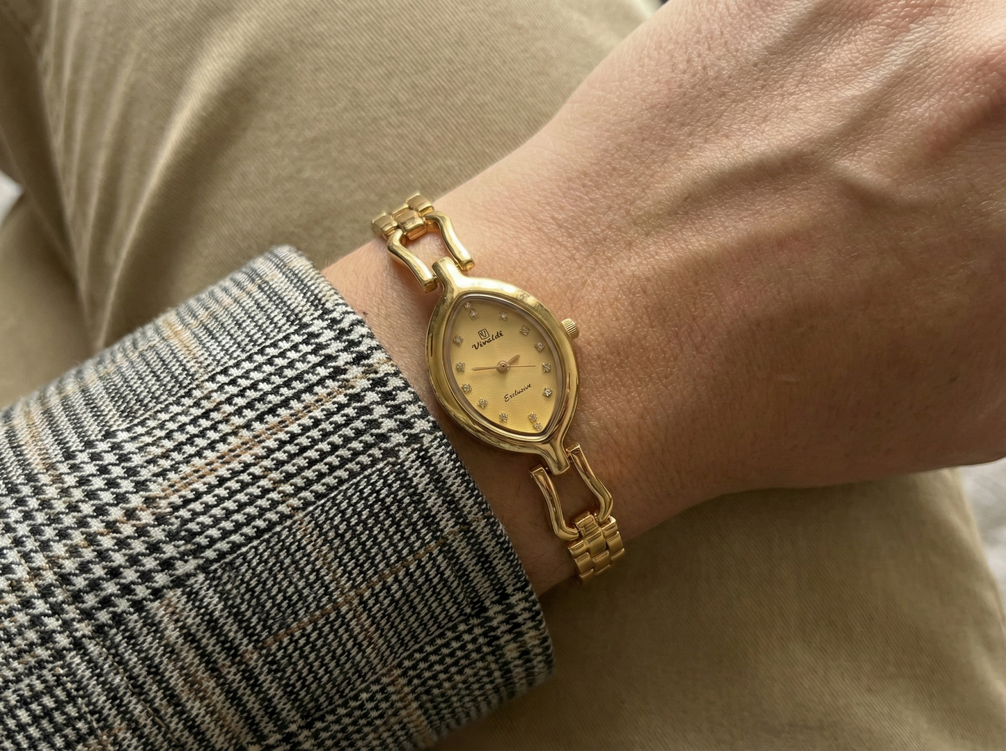 Kadın Gold Oval Tasarım Taşlı Premium Bilezik Çelik Kol Saati | 2 Yıl Garanti